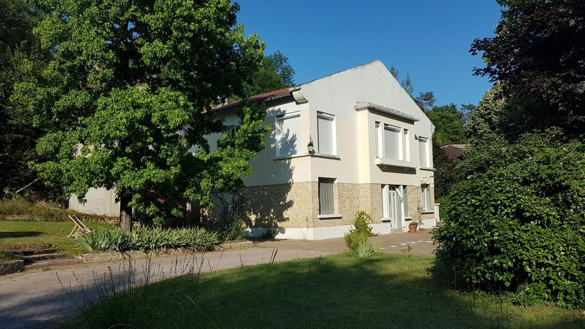 La Maison, Avec Parc Arbore, Local Velo Moto Apartment *